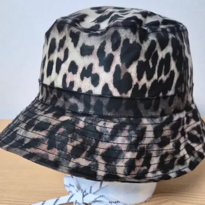[BUNJANG] GANNI Leopard Bucket Hat 58cm / 가니 레오파드 버킷햇 58cm 가능