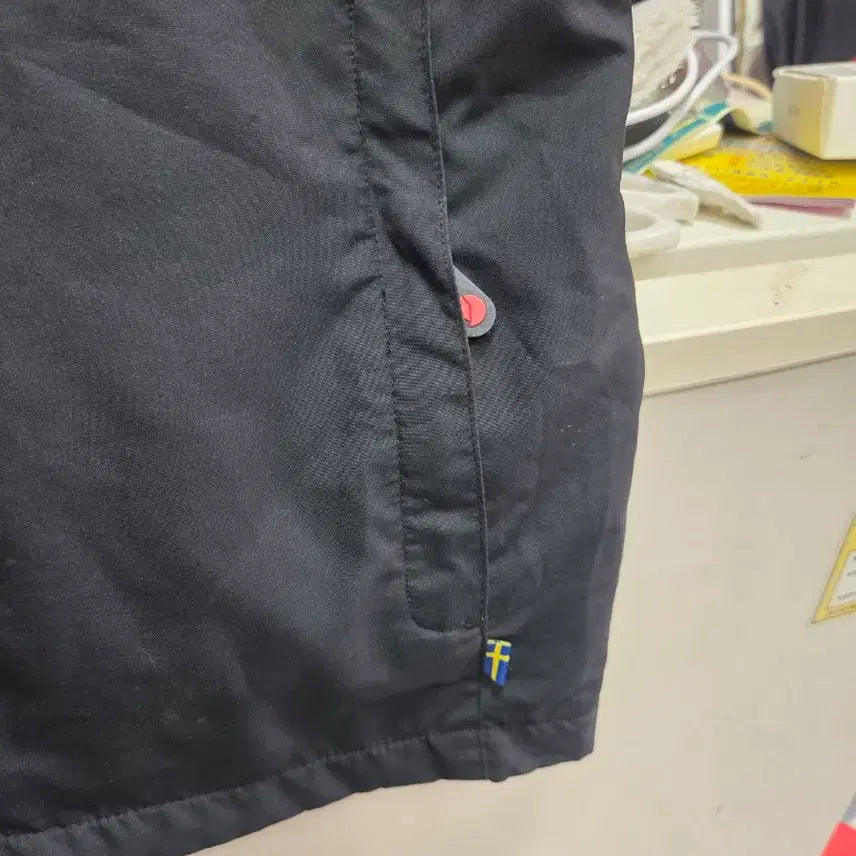 [BUNJANG] Fjallraven Black Windbreaker Vest / 피엘라벤 블랙 바람막이 조끼 베스트