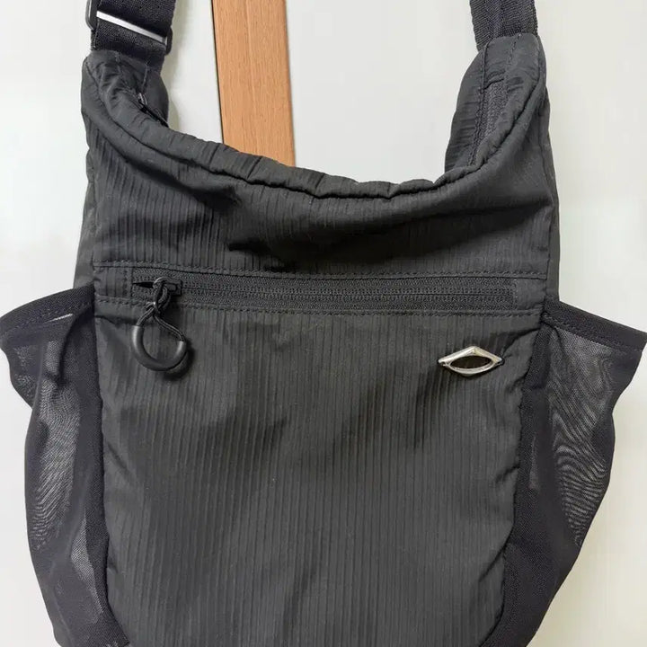 [BUNJANG] Mischief Mesh Pocket Crossbody Bag Black / 미스치프 메쉬 포켓 크로스백 블랙