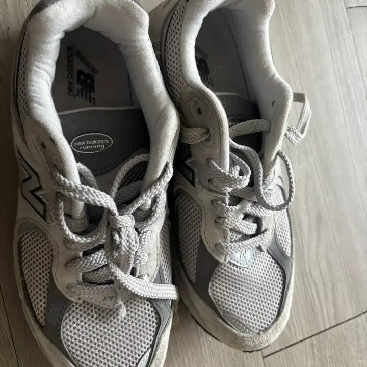 [BUNJANG] New Balance 2002 Grey Sneakers / 뉴발란스 2002 회색 운동화 240