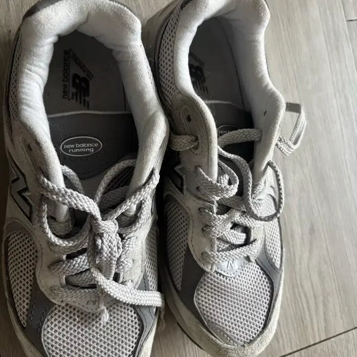 [BUNJANG] New Balance 2002 Grey Sneakers / 뉴발란스 2002 회색 운동화 240