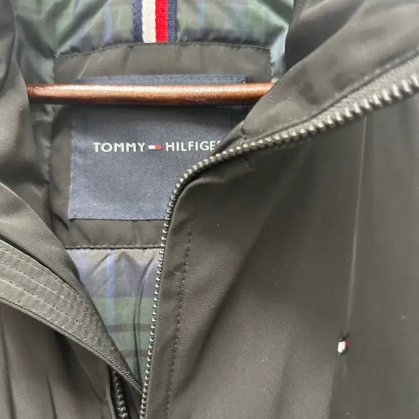 [BUNJANG] Tommy Hilfiger Black Windbreaker Jacket Size 95 / [만원 아라비아빈티지]타미힐피거 블랙 바람막이 95