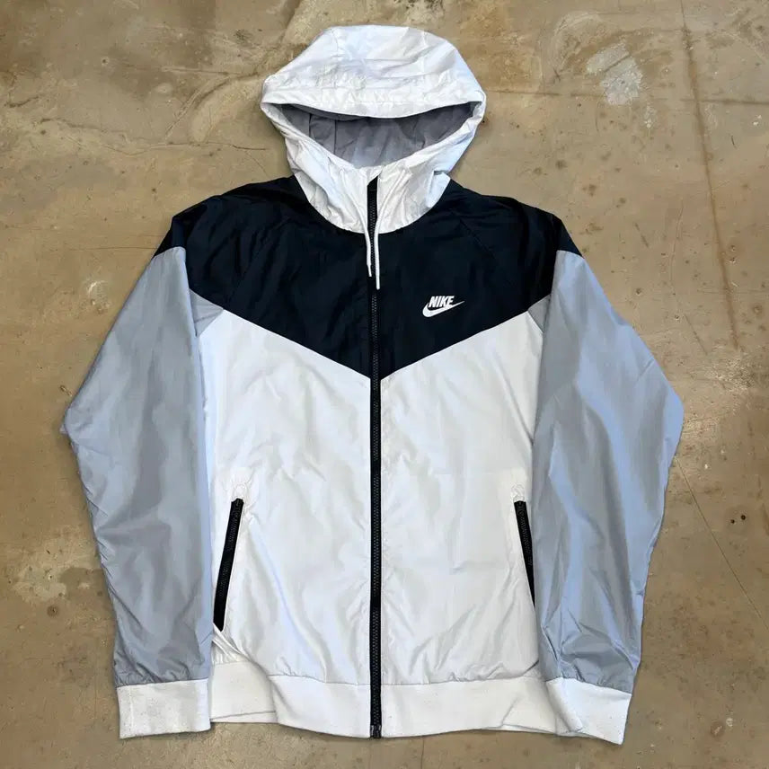 [BUNJANG] Nike Windrunner Jacket (Size M) / M 나이키 윈드러너 바람막이
