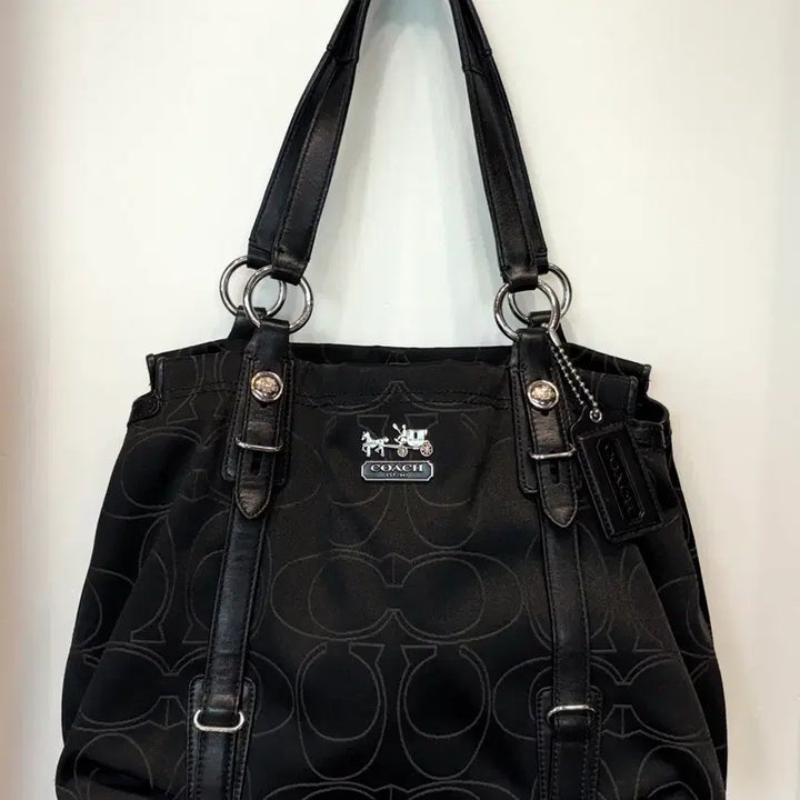 [BUNJANG] Coach Black Signature Shoulder Bag / 코치 블랙 시그니처 숄더백