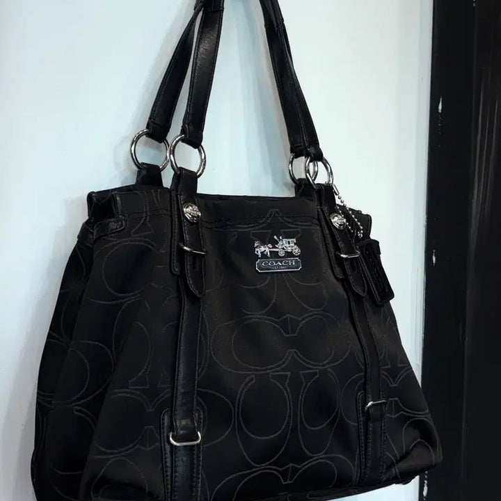 [BUNJANG] Coach Black Signature Shoulder Bag / 코치 블랙 시그니처 숄더백