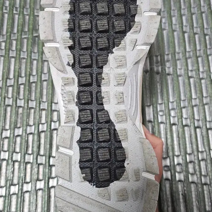 [BUNJANG] Nike Vomero White Sneakers (275mm) / 나이키 보메로 화이트 운동화 275mm