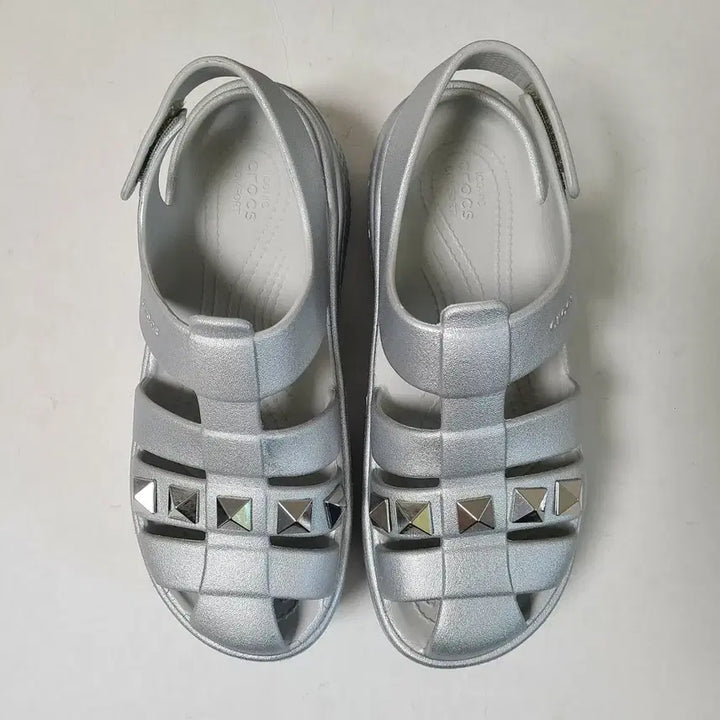[BUNJANG] Crocs Stomp Stud Metallic Fisherman Sandals M5W7 / (무료배송) 240mm 크록스 샌들 m5w7