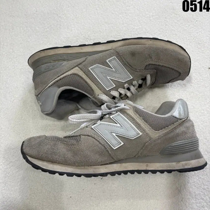 [BUNJANG] New Balance 574 Grey Suede Sneakers Size 260 / 뉴발란스 574 회색 스웨이드 운동화 260