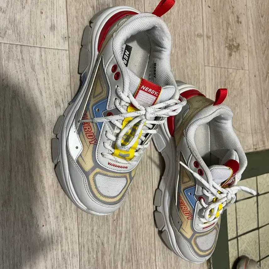 [BUNJANG] Nerdy White &amp; Yellow Sneakers (240) / 널디 NERDY 흰색 운동화