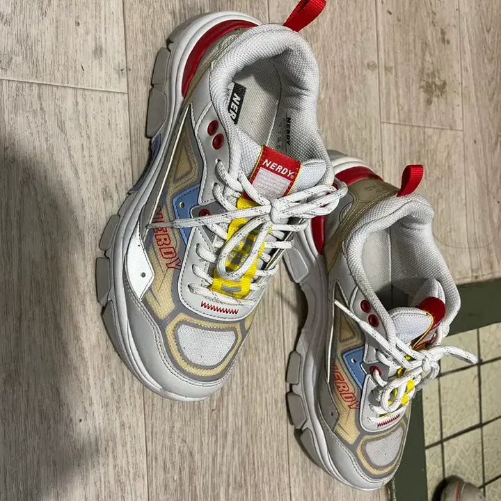 [BUNJANG] Nerdy White &amp; Yellow Sneakers (240) / 널디 NERDY 흰색 운동화