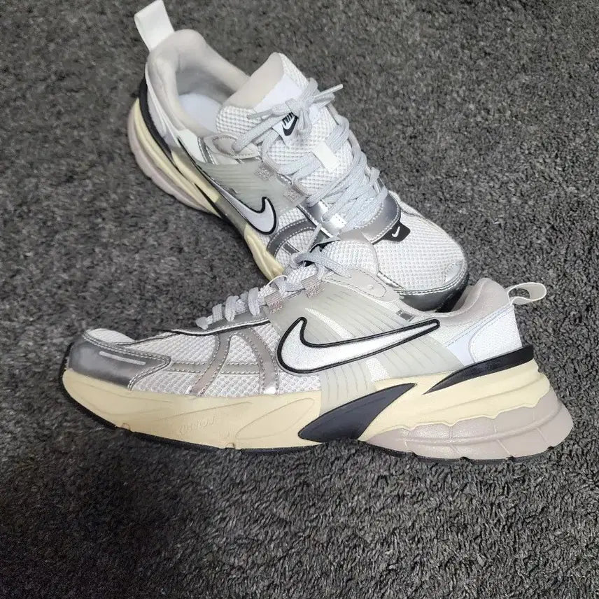 [BUNJANG] Nike V2K Run Silver Size 280 / 나이키 V2K 런  실버 280사이즈