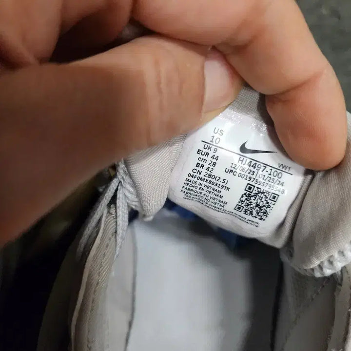 [BUNJANG] Nike V2K Run Silver Size 280 / 나이키 V2K 런  실버 280사이즈