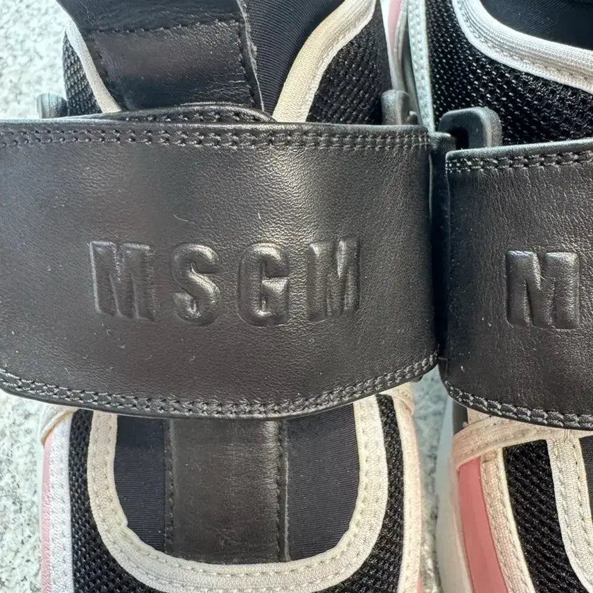 [SOLD OUT] MSGM 블랙 핑크 벨크로 운동화