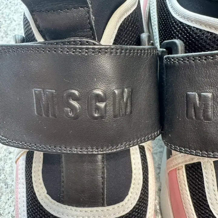 [SOLD OUT] MSGM 블랙 핑크 벨크로 운동화