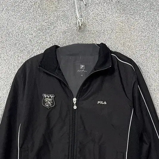 [BUNJANG] Fila Black Logo Functional Zip-Up Jacket Size 95 / 휠라 블랙 로고 기능성 집업 95
