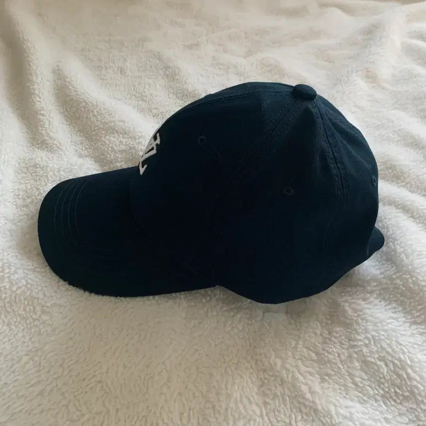 [BUNJANG] VARZAR 3D Monogram Logo Oversized Ball Cap / 바잘 VARZAR 3D 모노그램 로고 오버핏 볼캡 (남여공용)