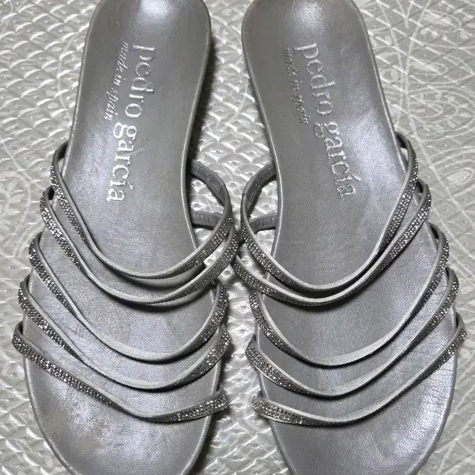 [SOLD OUT] 페드로 가르시아 실버 스트랩 샌들 (사용감많음)