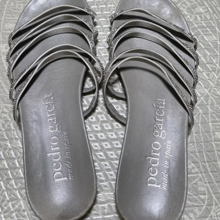 [SOLD OUT] 페드로 가르시아 실버 스트랩 샌들 (사용감많음)