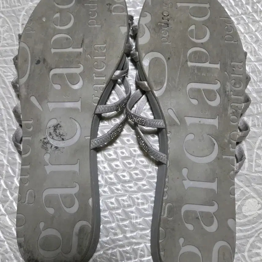[SOLD OUT] 페드로 가르시아 실버 스트랩 샌들 (사용감많음)
