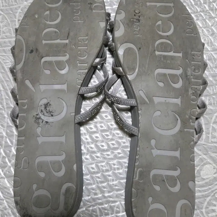 [SOLD OUT] 페드로 가르시아 실버 스트랩 샌들 (사용감많음)