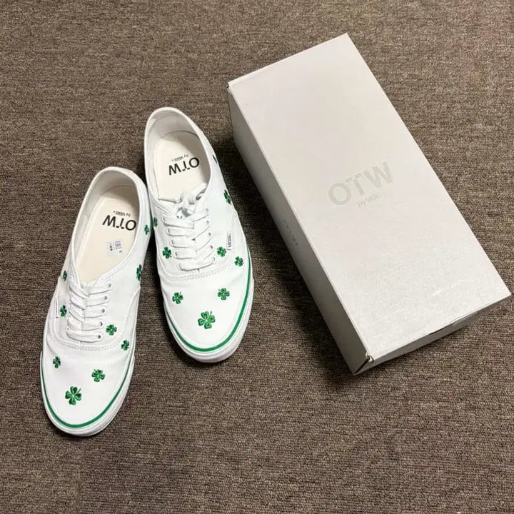 [BUNJANG] Vans Authentic 44 Clover Embroidery Jolly Green / 반스 어센틱 44 자수 졸리그린 285