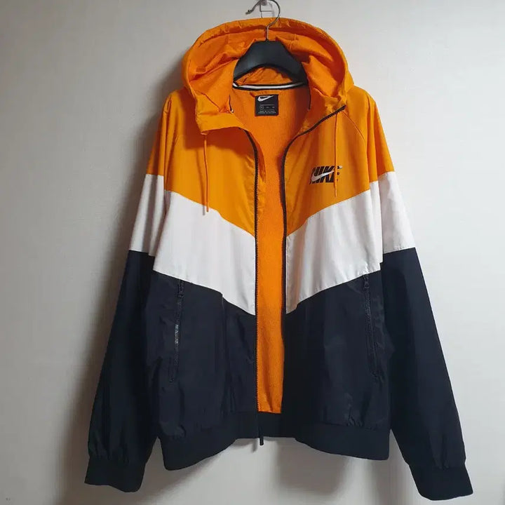 [BUNJANG] Nike Windrunner Colorblock Hooded Jacket Orange / 나이키 윈드러너 바람막이 자켓 오렌지 105
