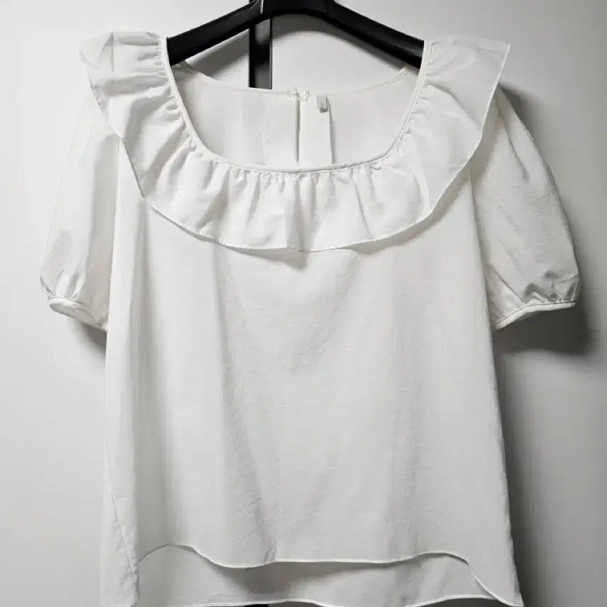 [BUNJANG] Frill Neckline Blouse / 프릴 예쁜 블라우스