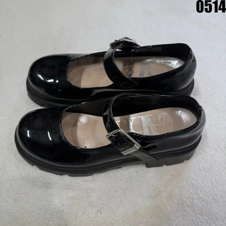 [BUNJANG] Black Patent Leather Mary Jane Platform Shoes Size 250 / 블랙 에나멜 통굽 메리제인 슈즈 250