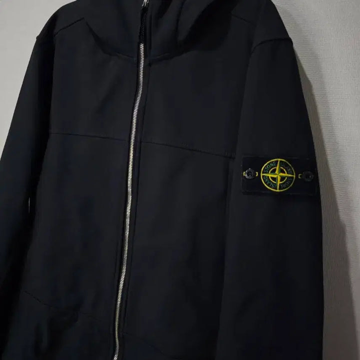 [BUNJANG] Stone Island Softshell Hooded Jacket - Size L / 정품 스톤아일랜드 소프트쉘 후드 자켓 100/L