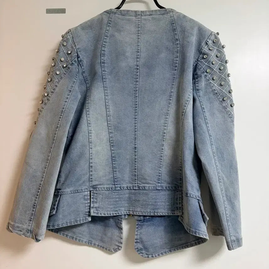 [BUNJANG] Stone Washed Denim Jacket with Cubic Details / 멋스러운 스톤 워싱 데님 자켓