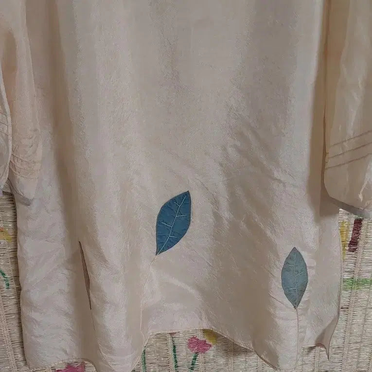 [BUNJANG] Natural Dye Rayon Ivory Leaf Pattern Blouse / 천연염색 인견 아이보리 잎사귀 패턴