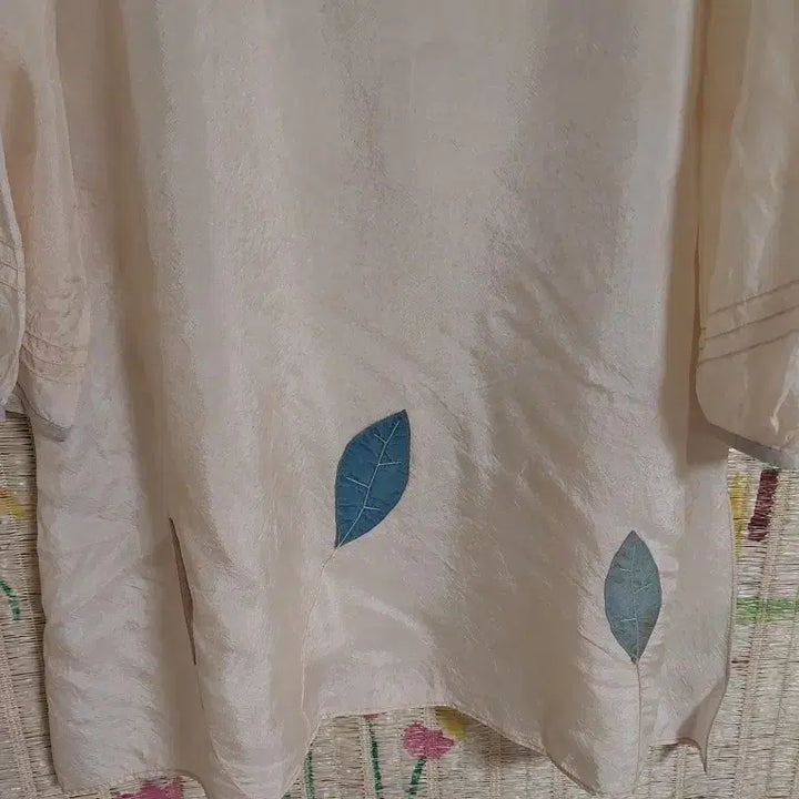 [BUNJANG] Natural Dye Rayon Ivory Leaf Pattern Blouse / 천연염색 인견 아이보리 잎사귀 패턴