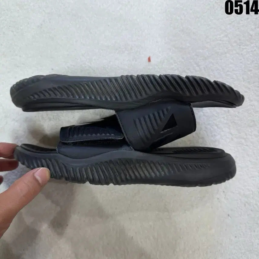 [BUNJANG] Adidas Black Slides 235 / 아디다스 검정 슬리퍼 235