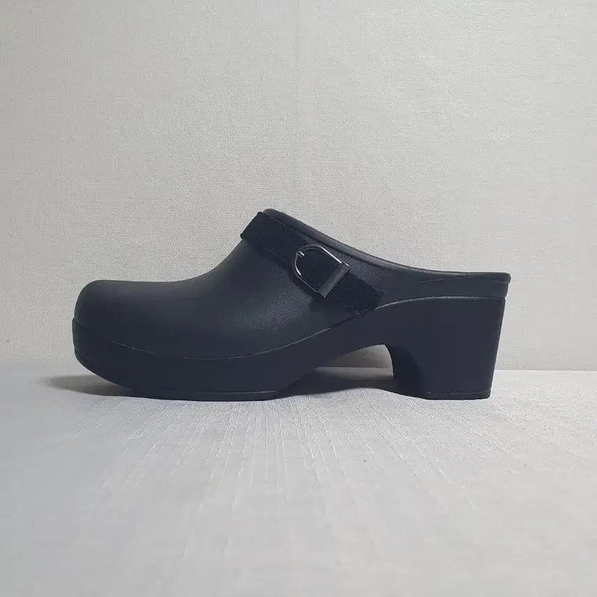 [BUNJANG] Crocs Sarah Buckled Heel Clogs Black / 240mm 크록스 사라 벨티드 힐 클로그 블랙