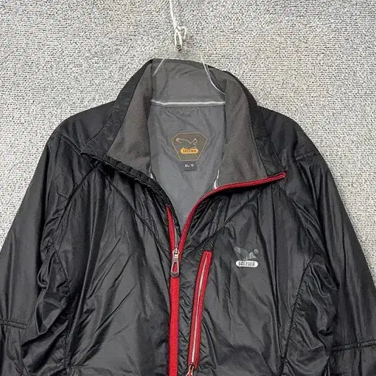 [BUNJANG] Salewa Black Logo Functional Jumper Jacket M / 살레와 블랙 로고 기능성 점퍼 자켓 M