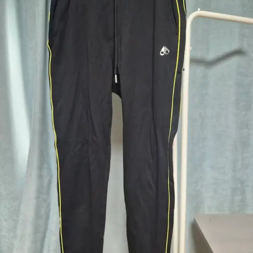 [BUNJANG] Moose Knuckles Line Jogger Training Pants / 무스너클  트레이닝 바지 라인 조거 팬츠