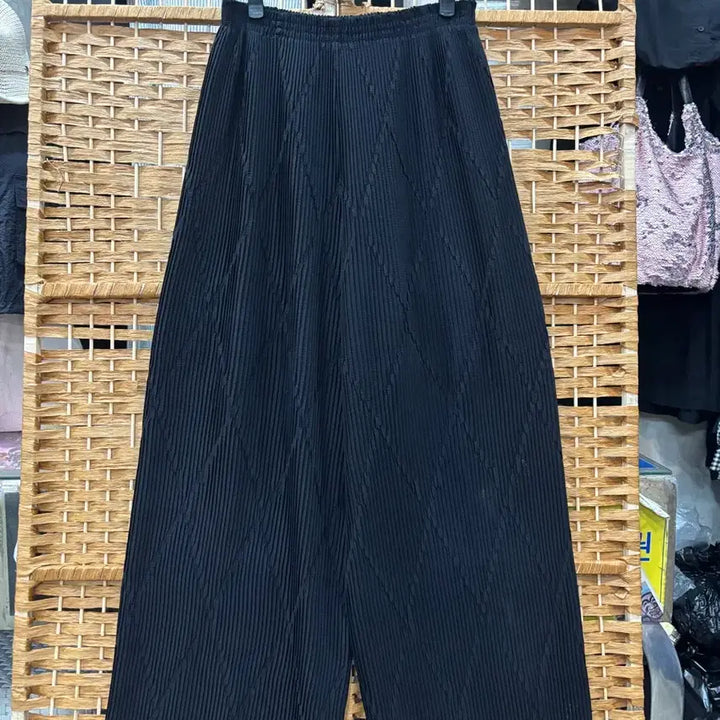 [SOLD OUT] 플리츠 통 바지