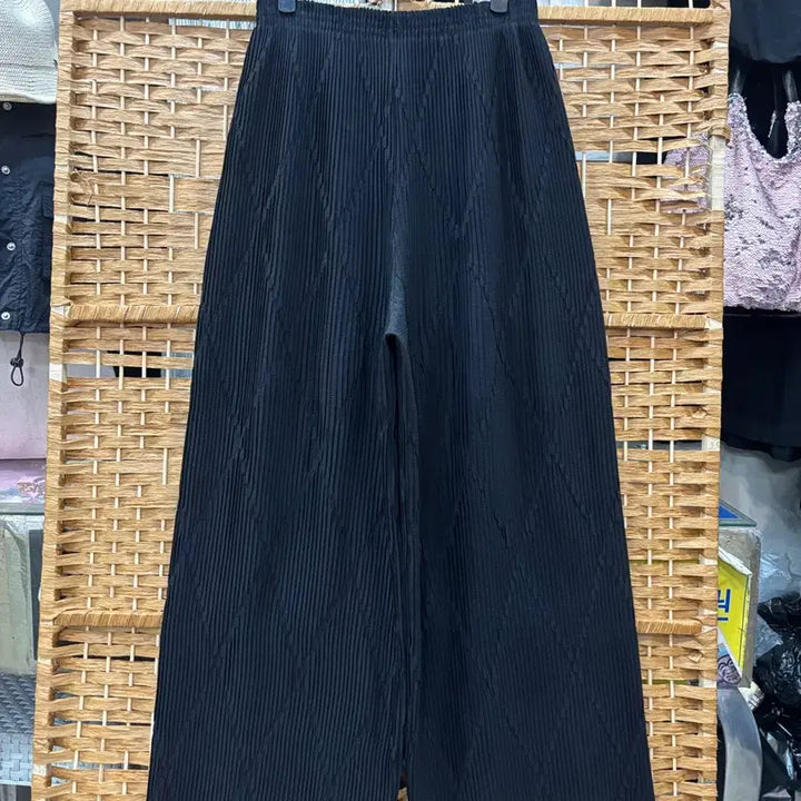[SOLD OUT] 플리츠 통 바지
