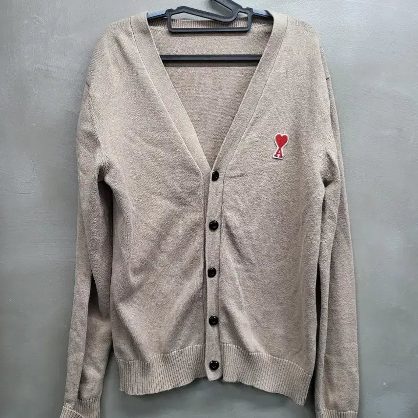 [BUNJANG] Heart Logo Beige Cardigan (M) / 하트 로고 베이지 가디건M