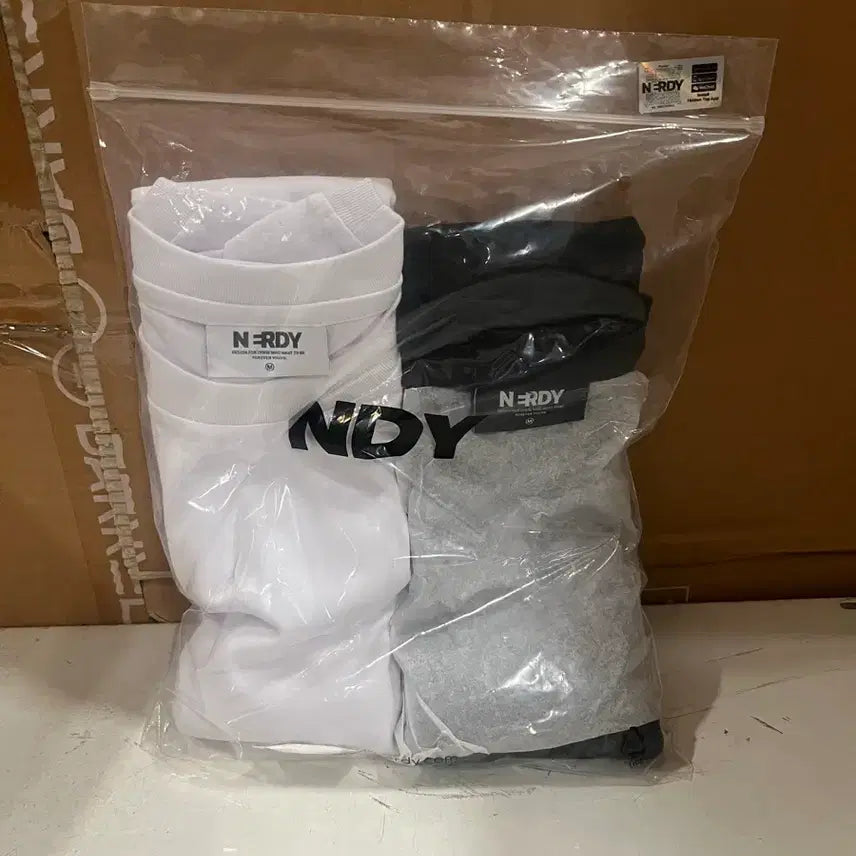 [BUNJANG] NERDY T-Shirt White/Black / (새상품) 널디 티셔츠  화이트/블랙