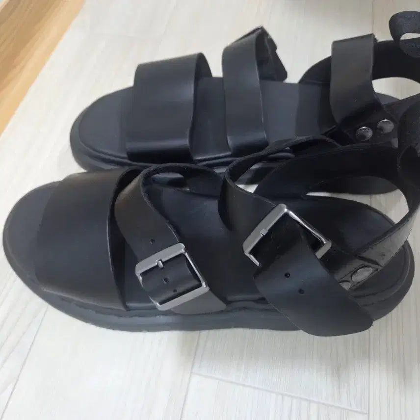 [BUNJANG] Dr. Martens Gryphon Sandal Black / 닥터마틴 그리폰 샌들 블랙 280