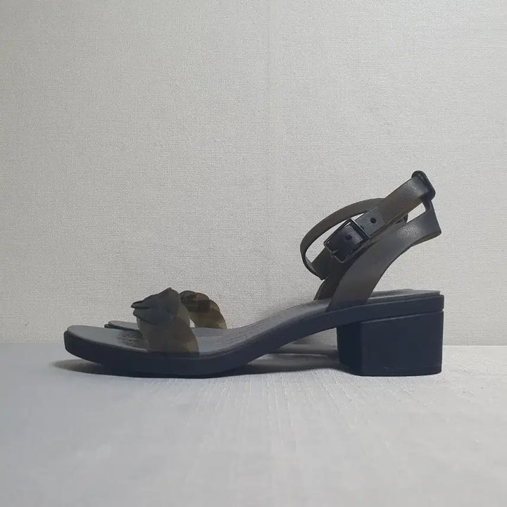 [BUNJANG] Crocs Isabella Platform Block Heel Sandals Clear Black / 240mm 크록스 이자벨라 블록힐 샌들 클리어 블랙