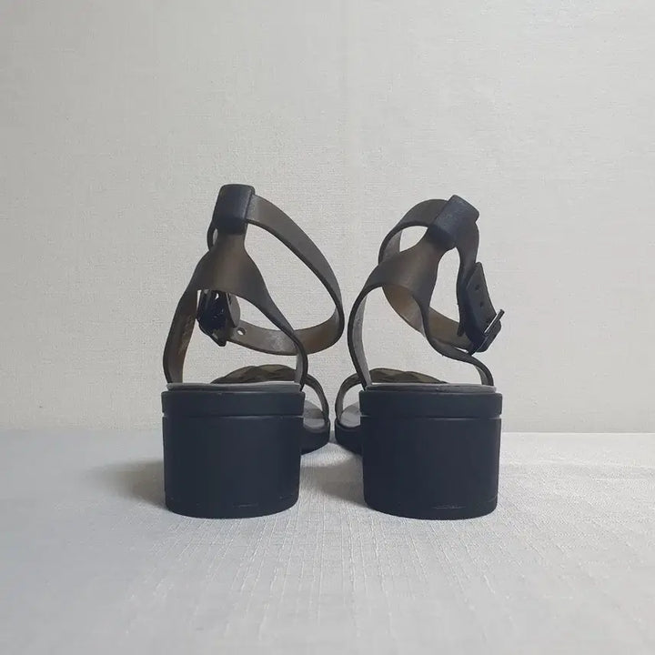[BUNJANG] Crocs Isabella Platform Block Heel Sandals Clear Black / 240mm 크록스 이자벨라 블록힐 샌들 클리어 블랙