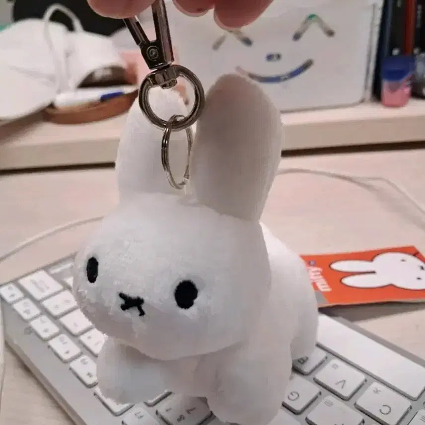 [BUNJANG] Miffy Bruna Family Lying Rabbit Plush Keychain / 미피 브루나 패밀리 흰색 토끼 엎드린 인형 키링