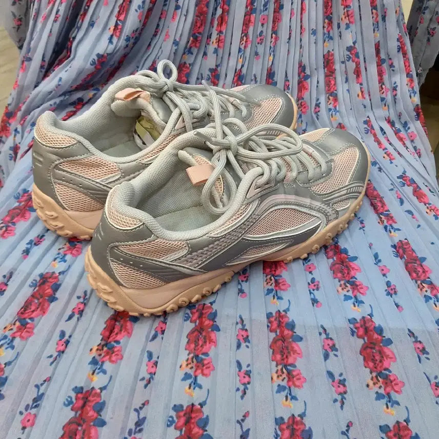 [BUNJANG] Fila Sneakers Silver/Pink Size 250mm / 휠라 250mm