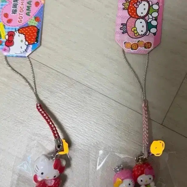 [BUNJANG] Vintage Strawberry Kitty Strap / 고전 키티 딸기 스트랩
