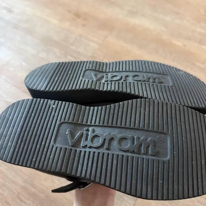 [BUNJANG] Urbanic30 T-Strap Vibram Loafer / urbanic30 얼바닉30 T-strap Vibram Loafer230