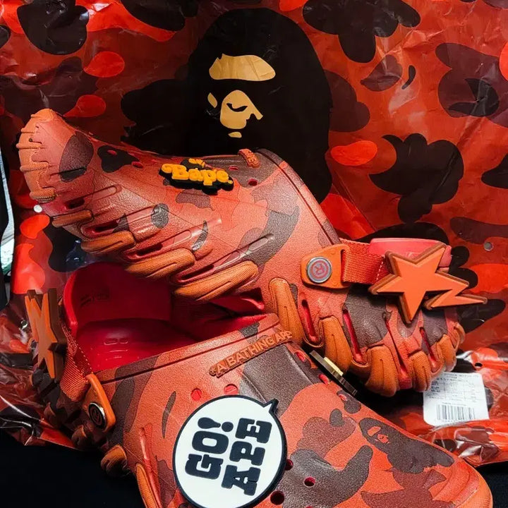 [BUNJANG] BAPE x Crocs Red Clogs / 2026 베이프 크록스 레드 BAPE x Crocs Red 새상품