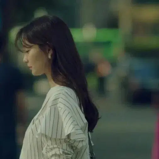 [BUNJANG] System Striped Ruffle Blouse / [신민아착용]SYSTEM 시스템 러플 포인트 스트라이프 블라우스