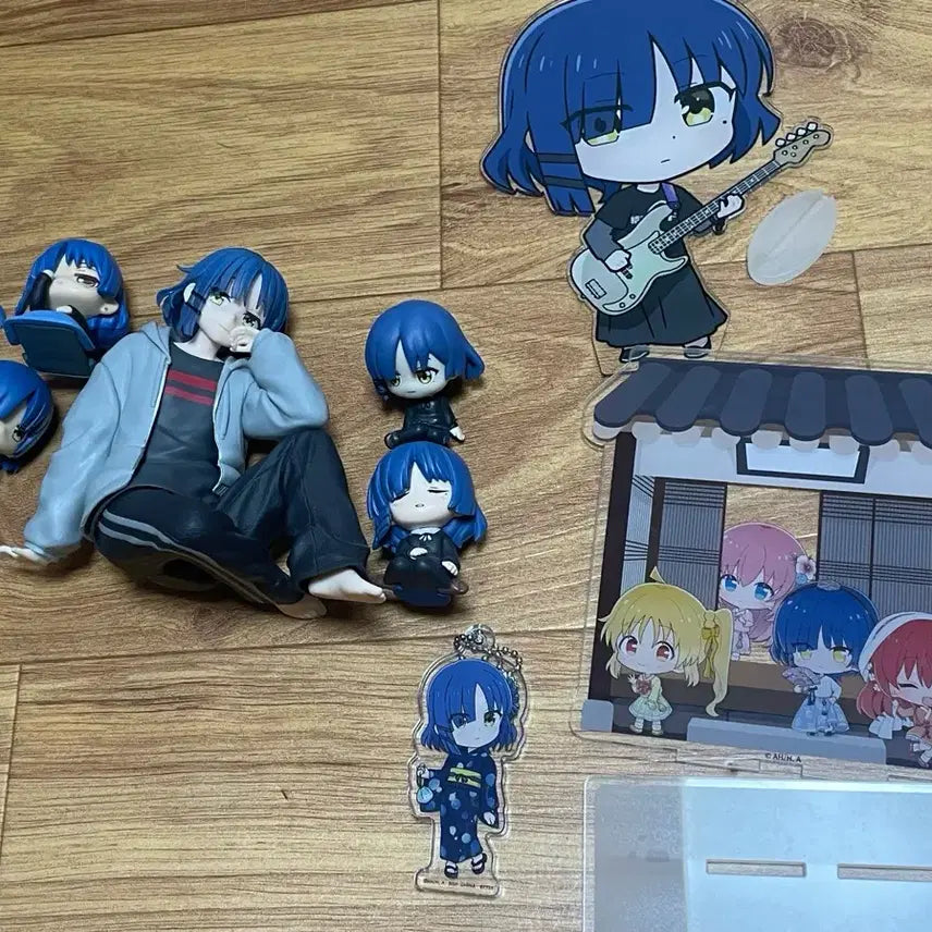 [BUNJANG] Bocchi the Rock! Yamada Ryō Desktop Onemutan Shoulder Bump Figure (Hanbok Ver.) / 봇치더락 야마다 료 데스크탑 룸웨어 아크릴 오네무탄 어깨쿵 피규어 한복